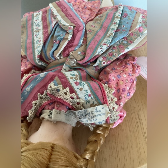 Madame Alexander McGuffey Ana doll - Picture 4 of 9